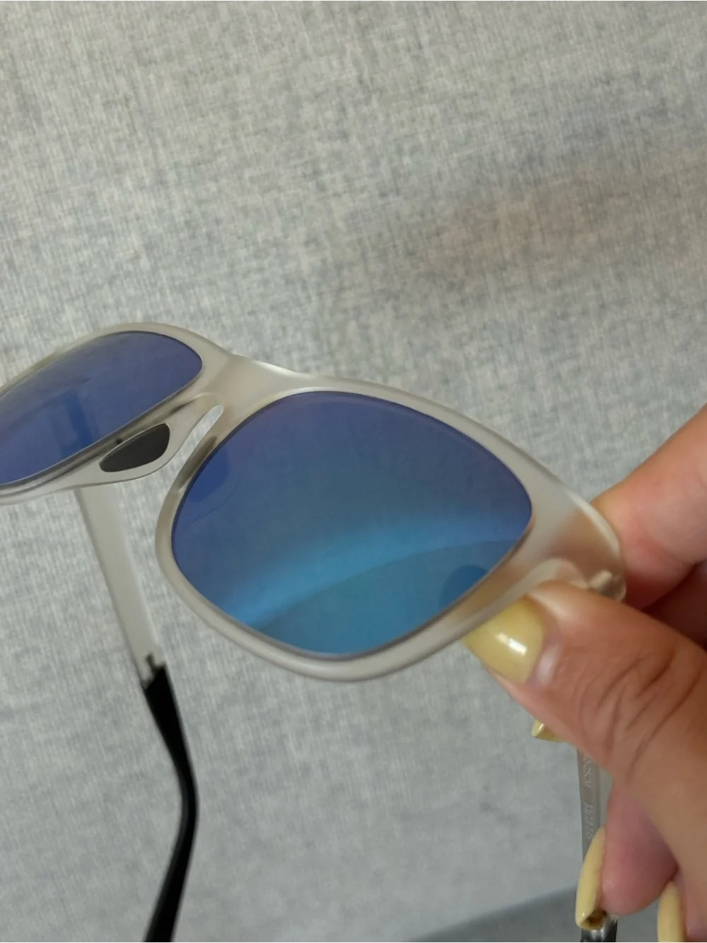 Maui Jim Tail Slide Frosted Crystal/Hawaii Blue Lens Unisex Sunglasses